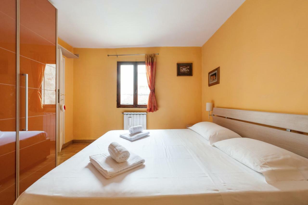 Like A Local In Oltrarno Apartment Firenze Bagian luar foto
