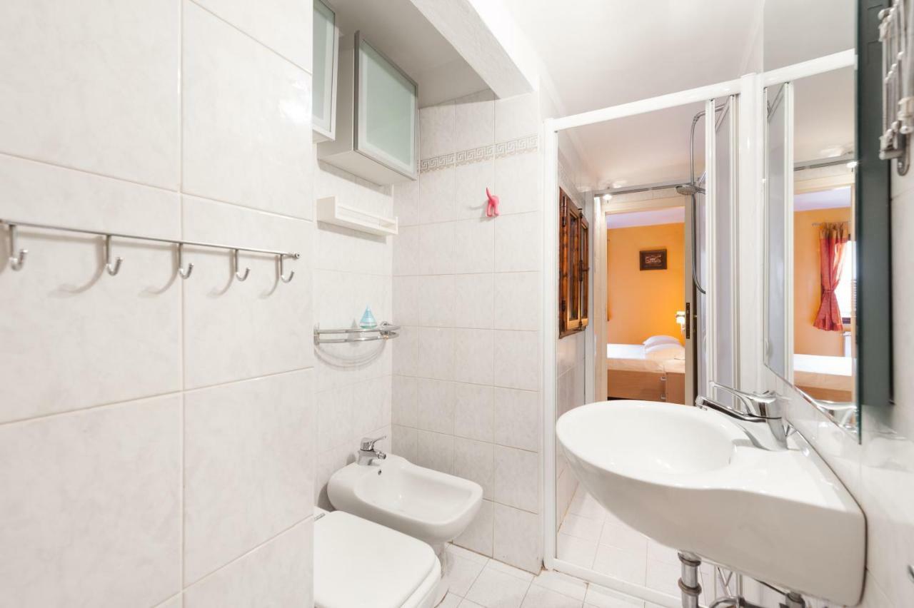 Like A Local In Oltrarno Apartment Firenze Bagian luar foto