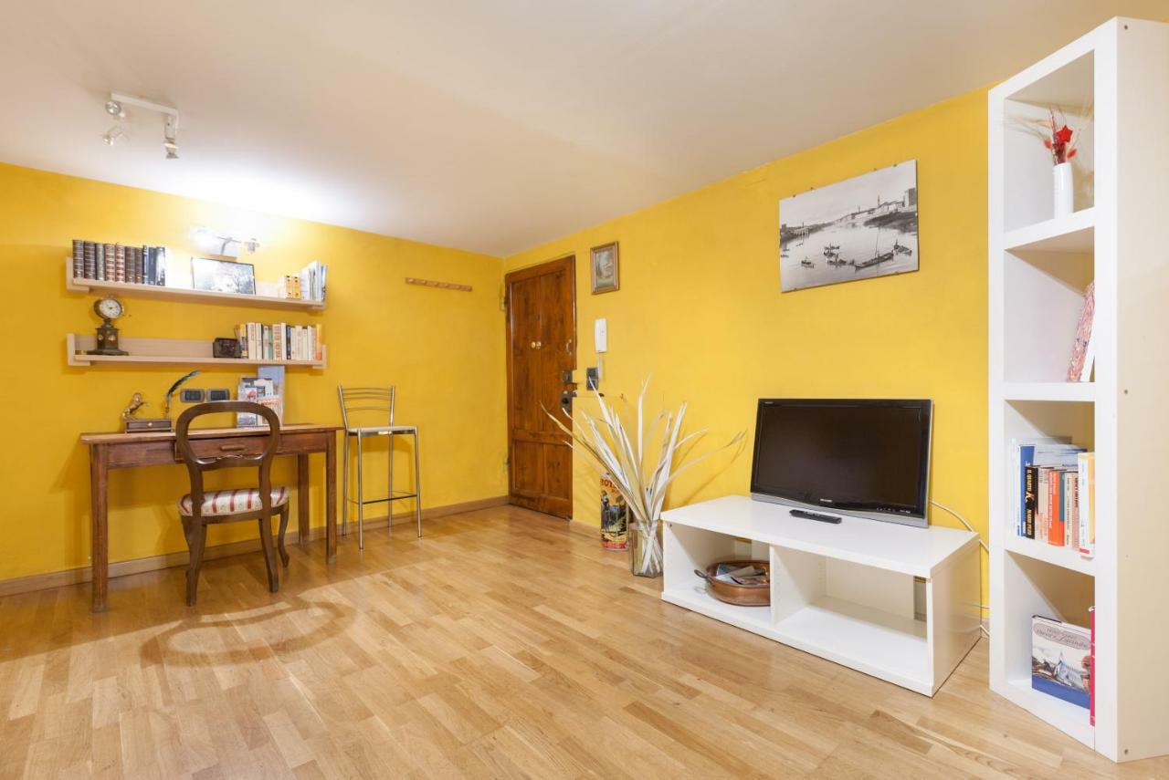 Like A Local In Oltrarno Apartment Firenze Bagian luar foto