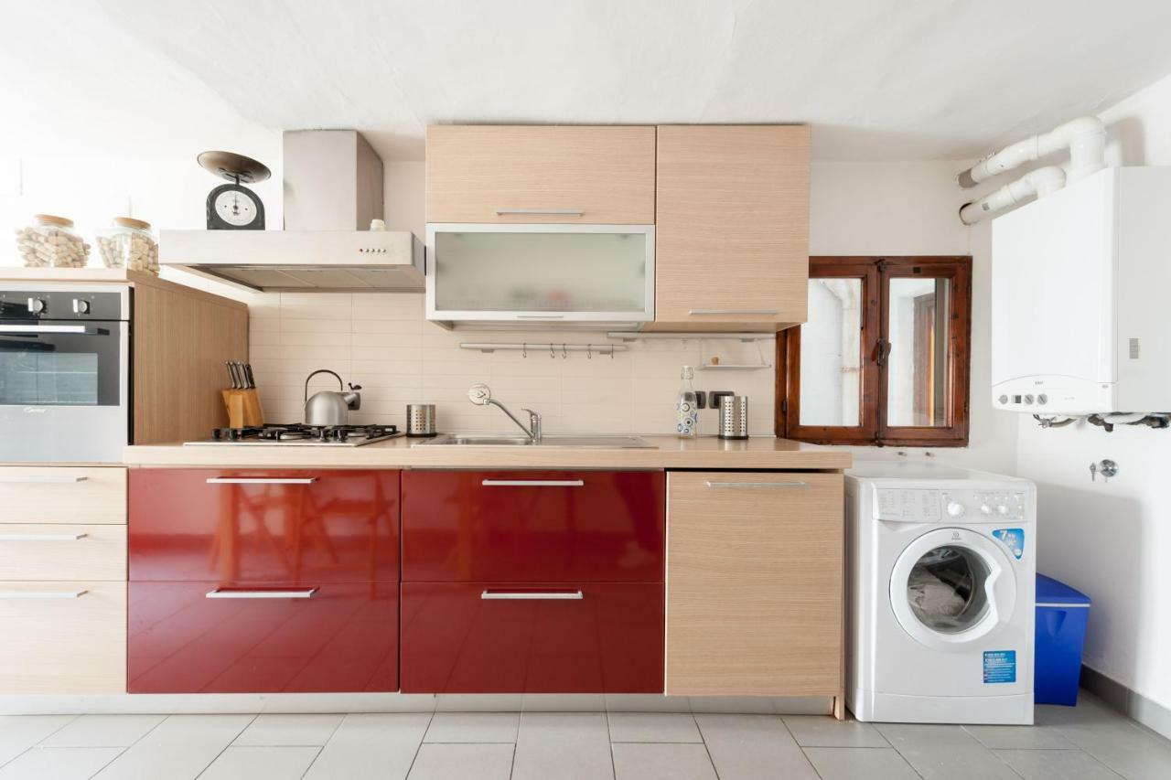 Like A Local In Oltrarno Apartment Firenze Bagian luar foto