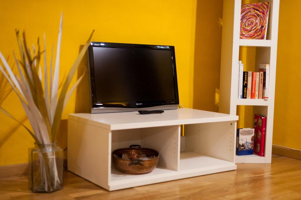 Like A Local In Oltrarno Apartment Firenze Bagian luar foto